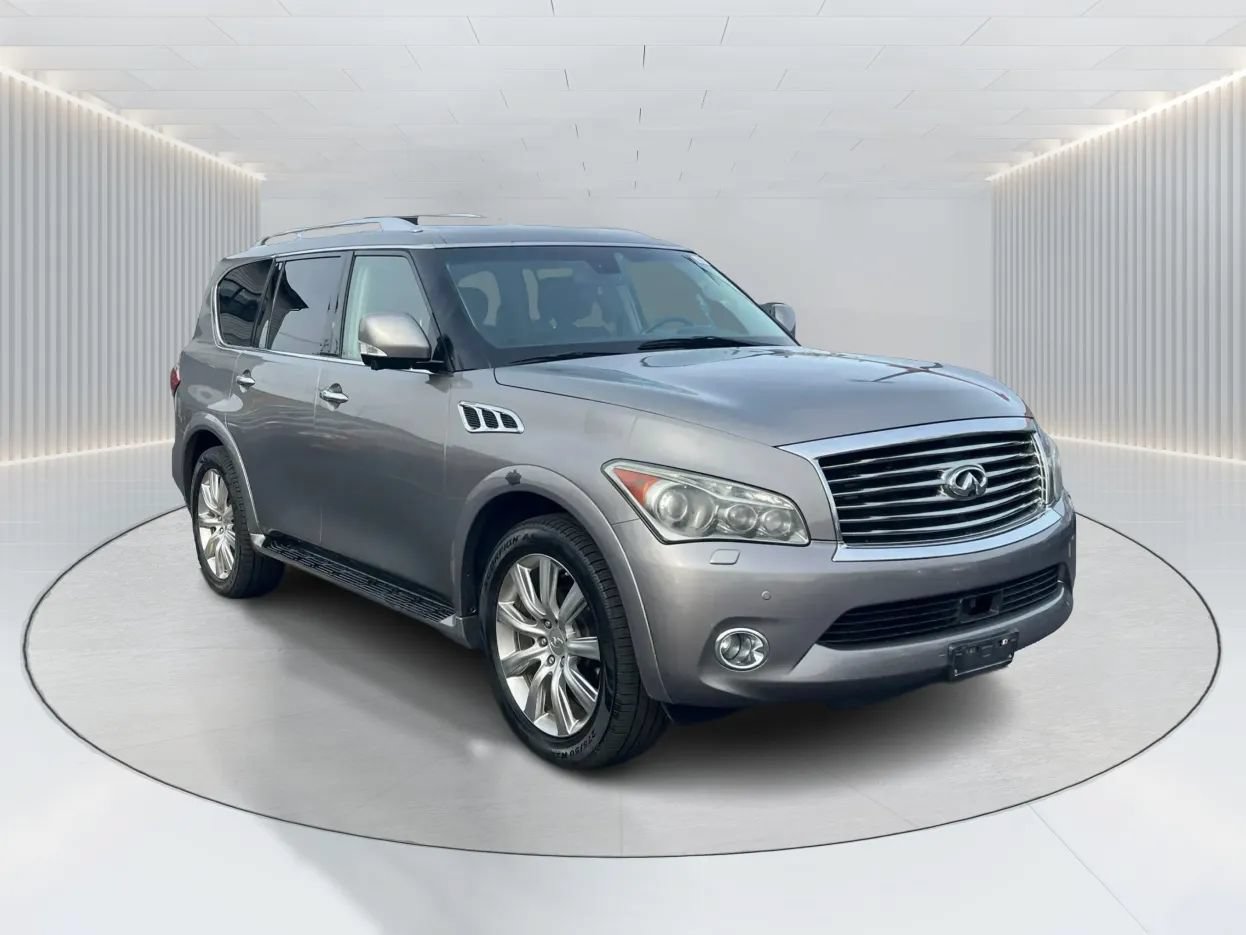 Used 2013 INFINITI QX56 4WD w/ Deluxe Touring Pkg image 3