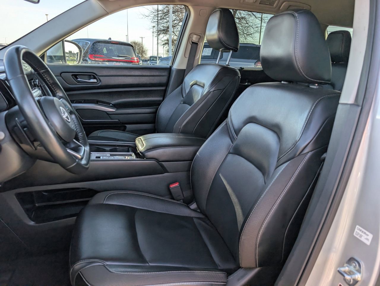 Certified 2024 Nissan Pathfinder SL w/ Black Appearance Package image 26