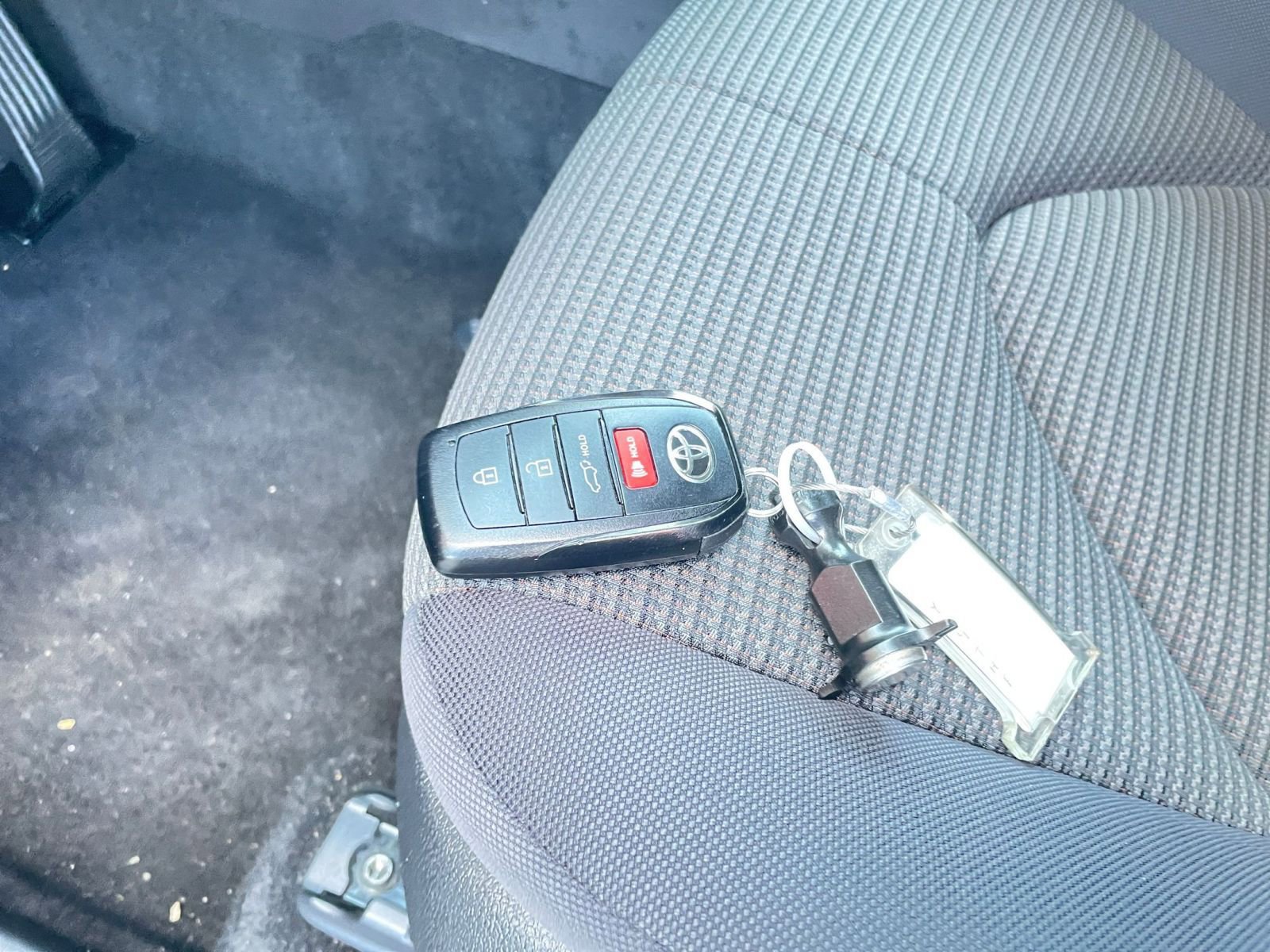 Used 2025 Toyota Highlander LE image 21