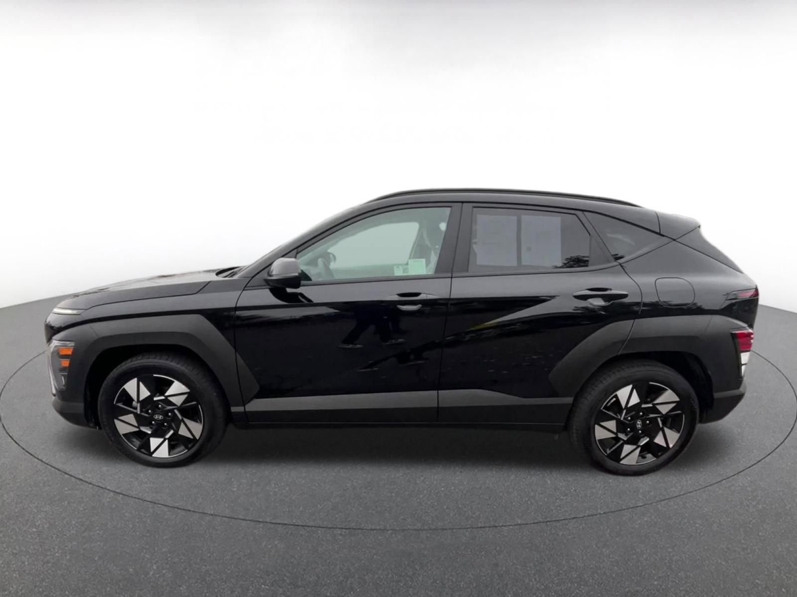 Used 2025 Hyundai Kona SEL image 9