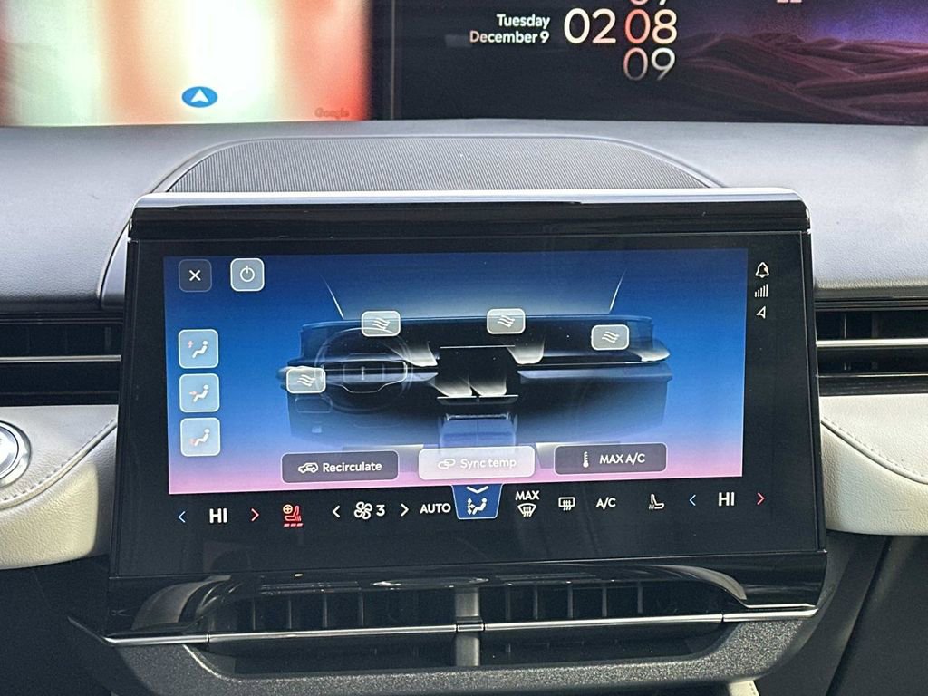 Used 2024 Lincoln Nautilus Reserve image 13