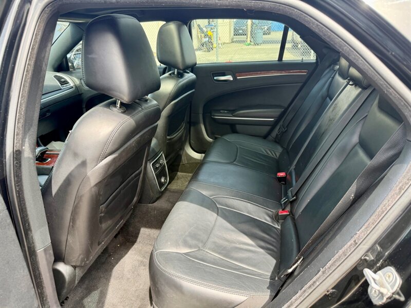 Used 2014 Chrysler 300 RWD image 9