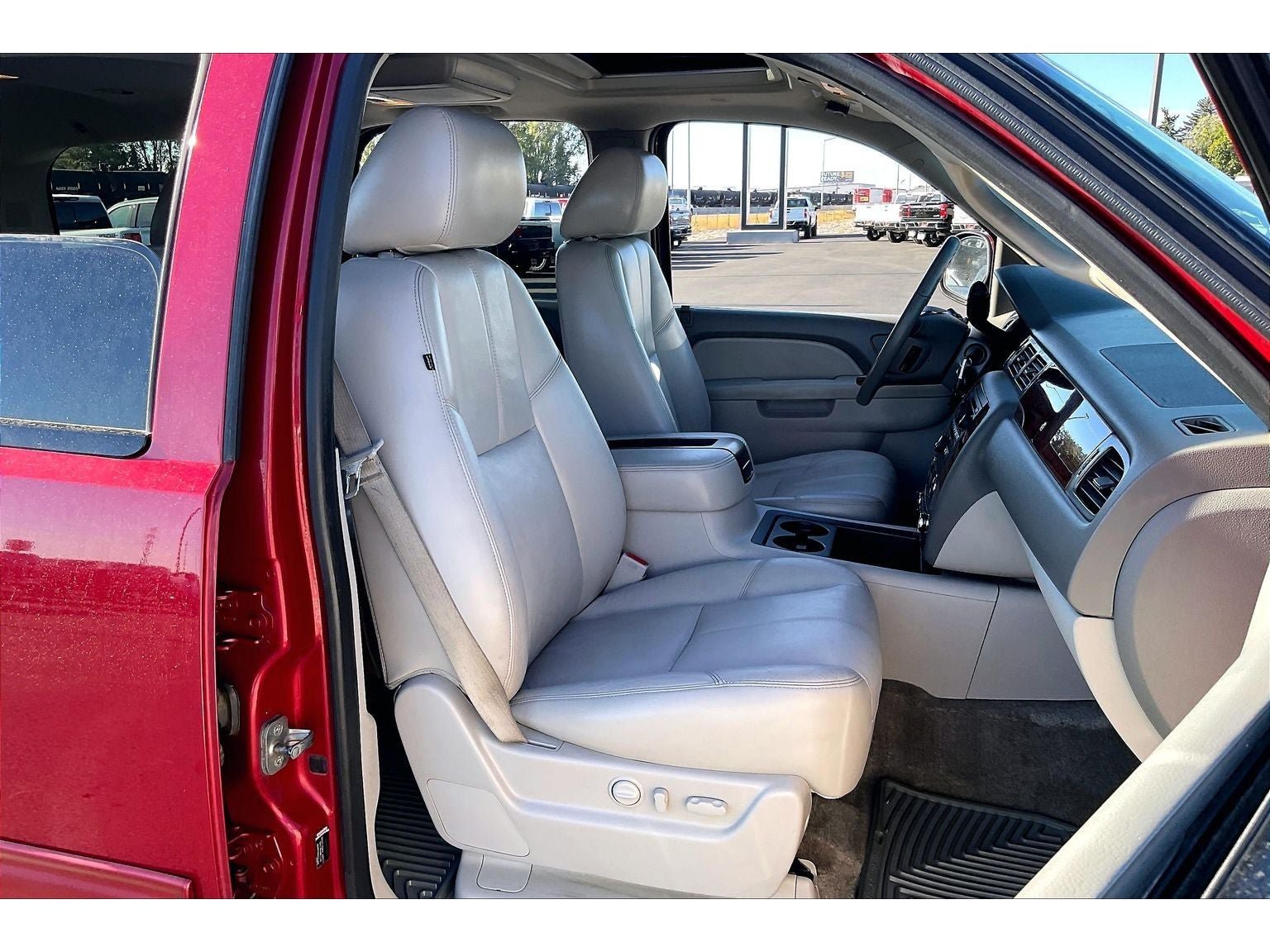 Used 2014 Chevrolet Tahoe LT w/ Luxury Package AWD/4WD image 8