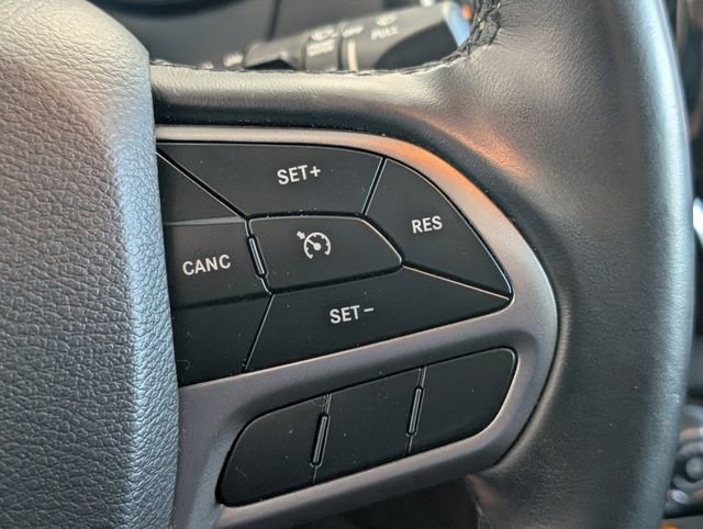 Used 2019 Jeep Cherokee Limited image 23