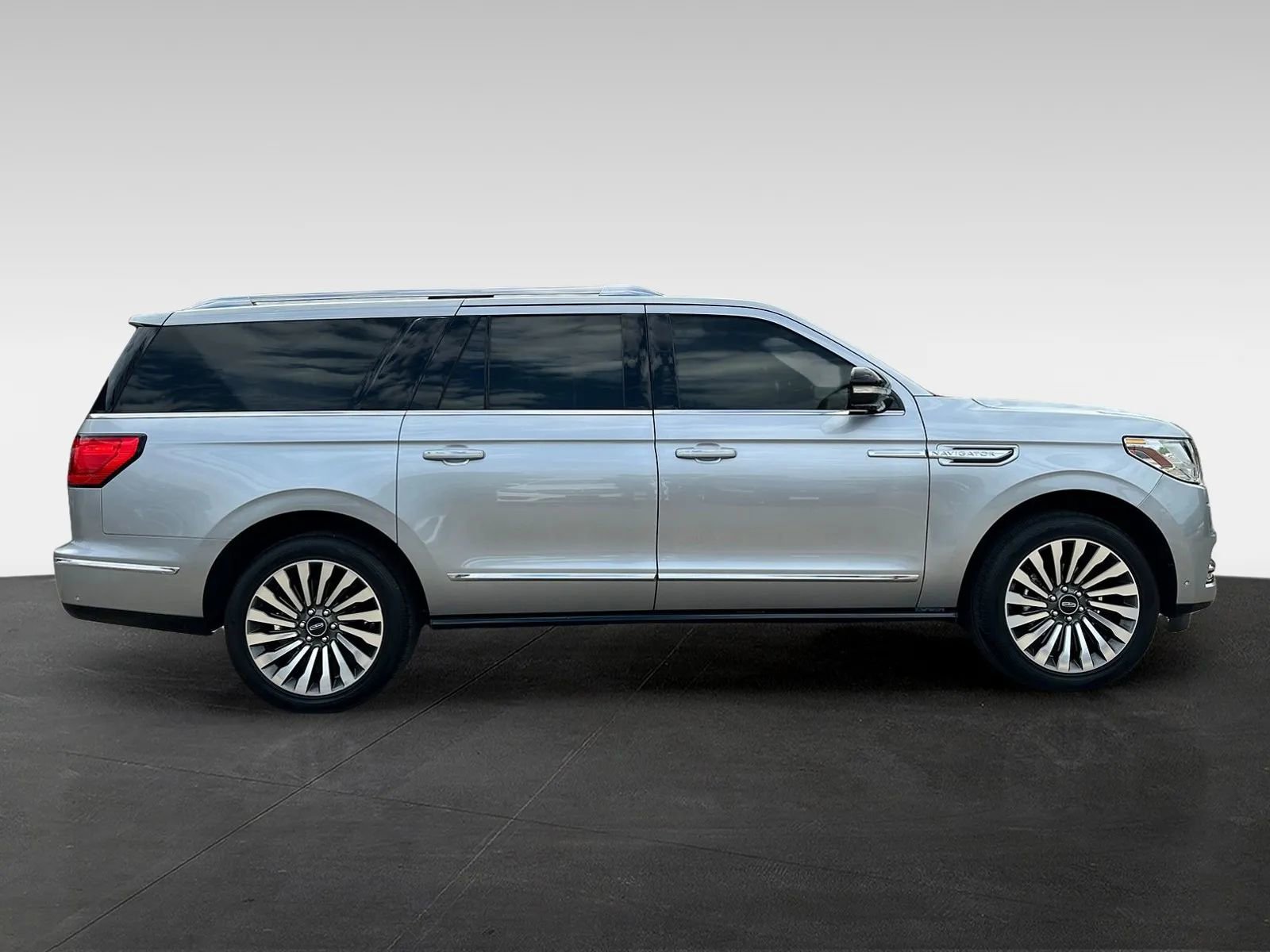 Used 2020 Lincoln Navigator L Reserve w/ Luxury Package AWD/4WD image 8