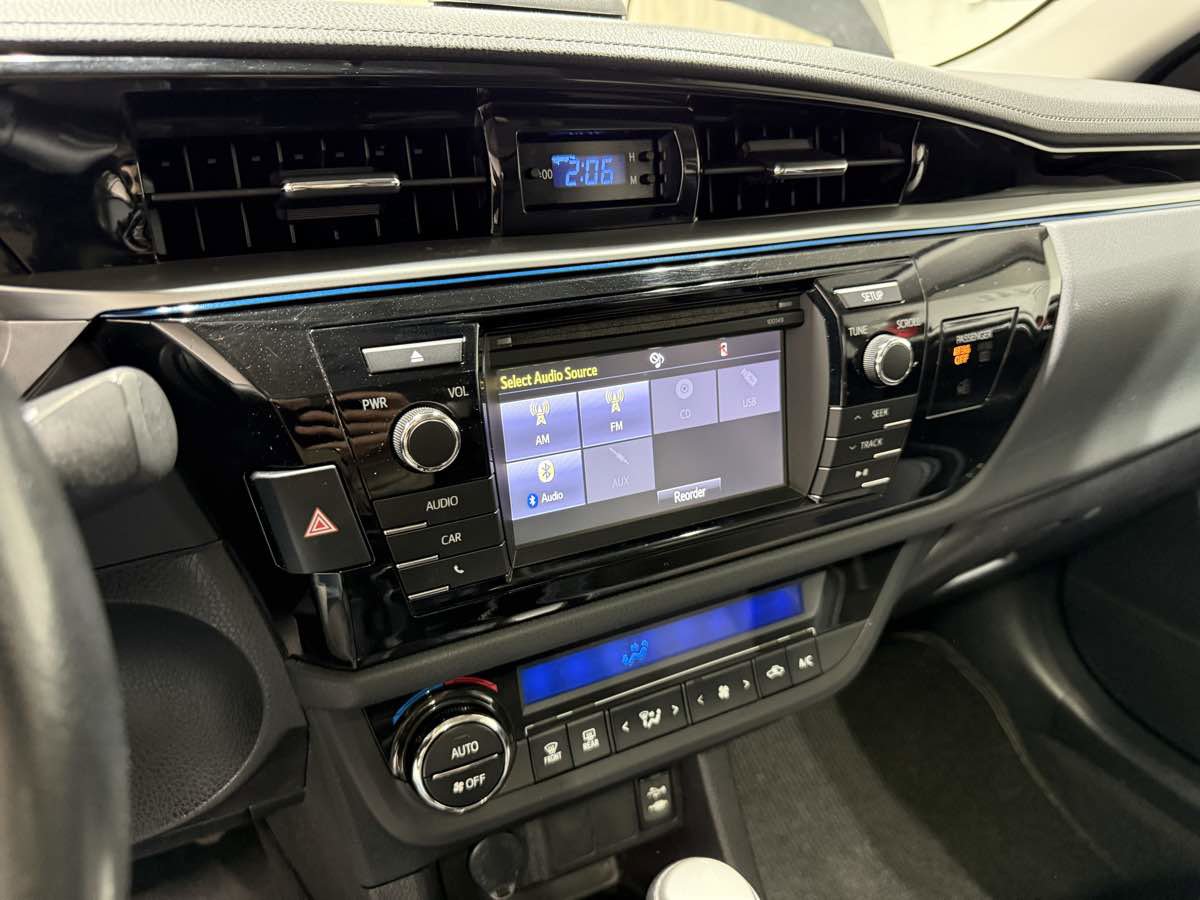 Used 2015 Toyota Corolla S image 11