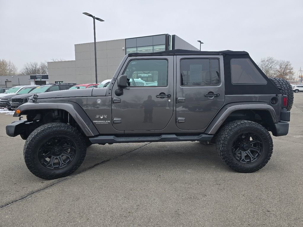 Used 2017 Jeep Wrangler Unlimited Sahara w/ Connectivity Group image 10