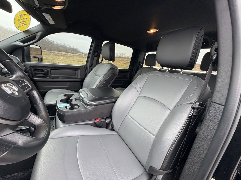 Used 2024 RAM 2500 Tradesman w/ Chrome Appearance Group image 34