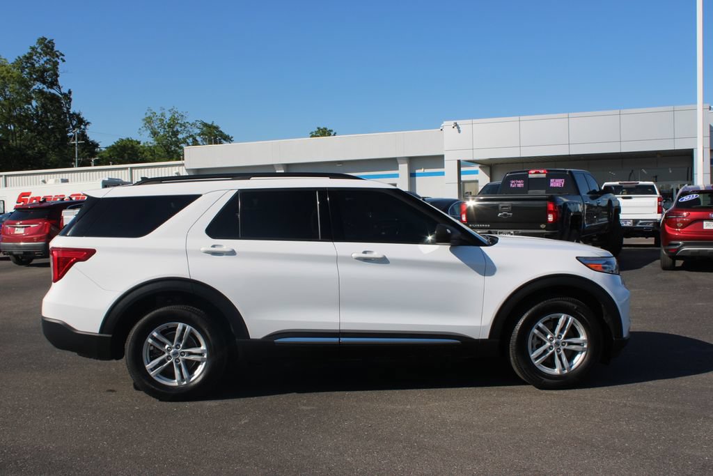 Used 2023 Ford Explorer XLT w/ Equipment Group 202A AWD/4WD image 11