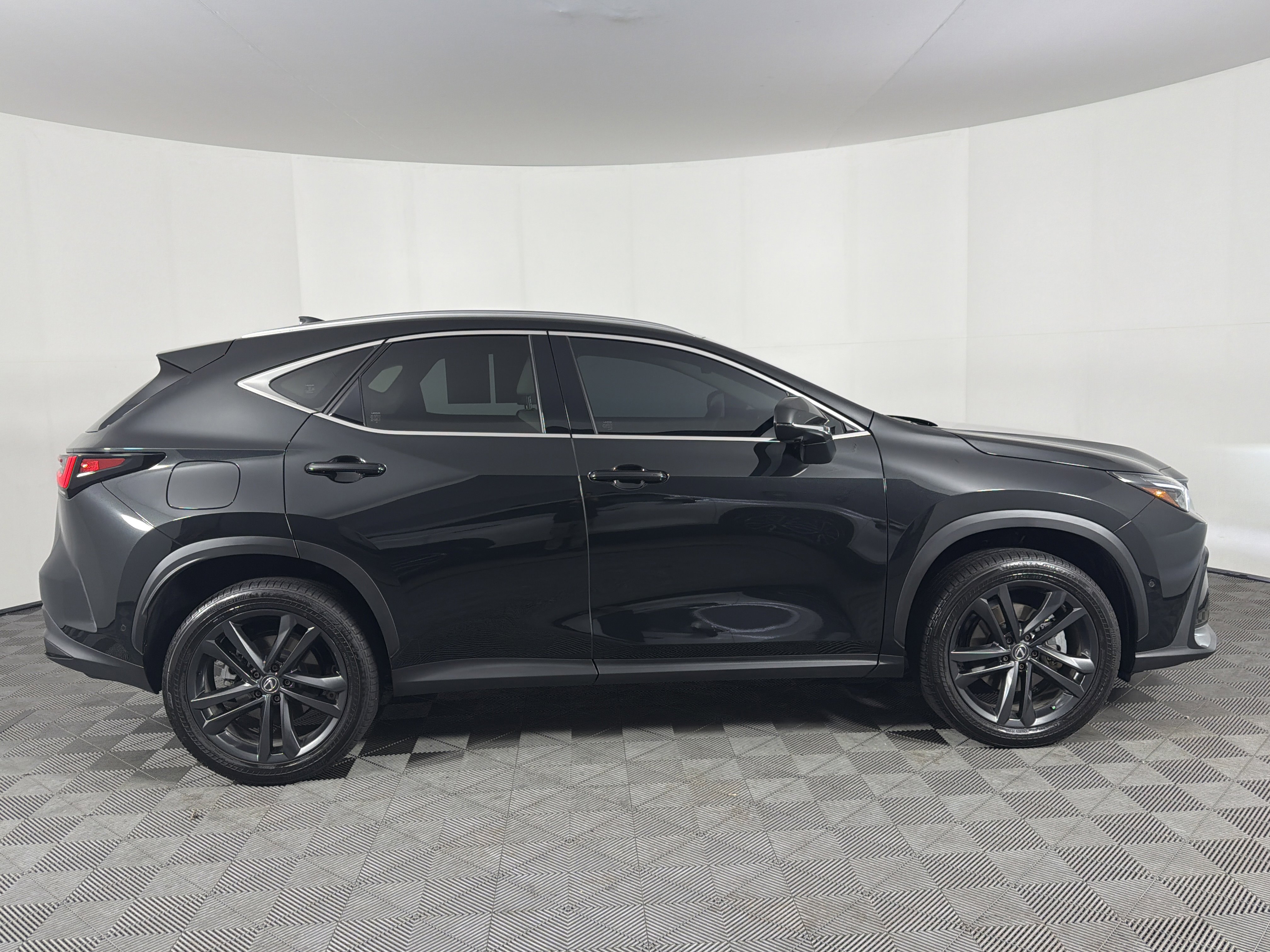 Used 2025 Lexus NX 450h+ AWD w/ Accessory Package (Z1) image 23