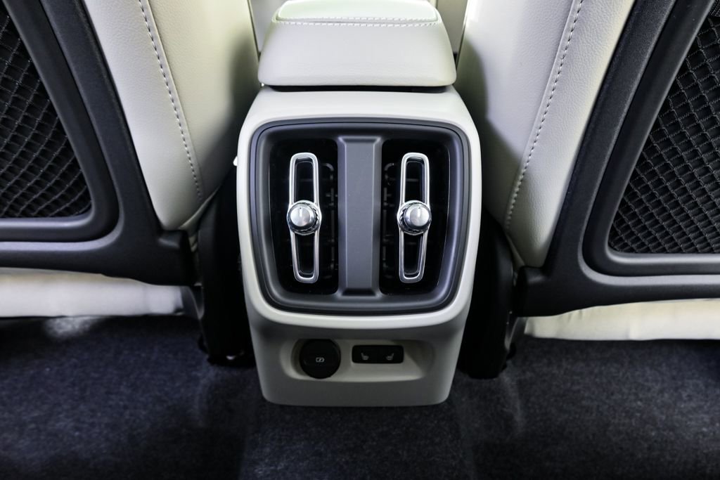 New 2026 Volvo XC40 B5 Ultra w/ Climate Package image 20