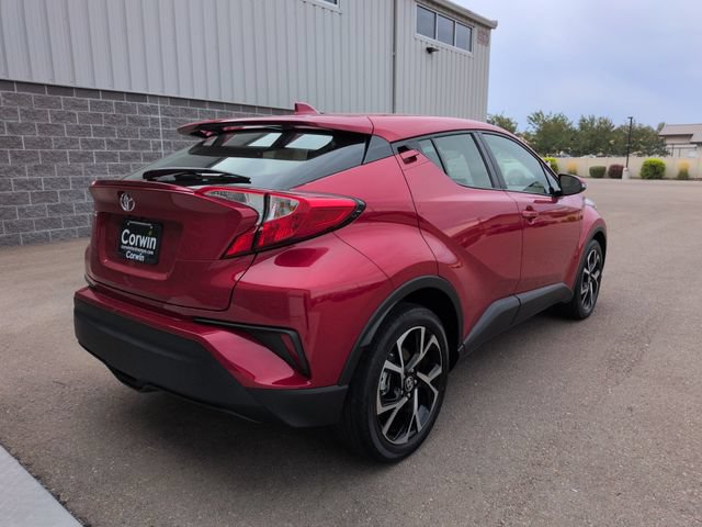 Used 2021 Toyota C-HR XLE FWD image 3