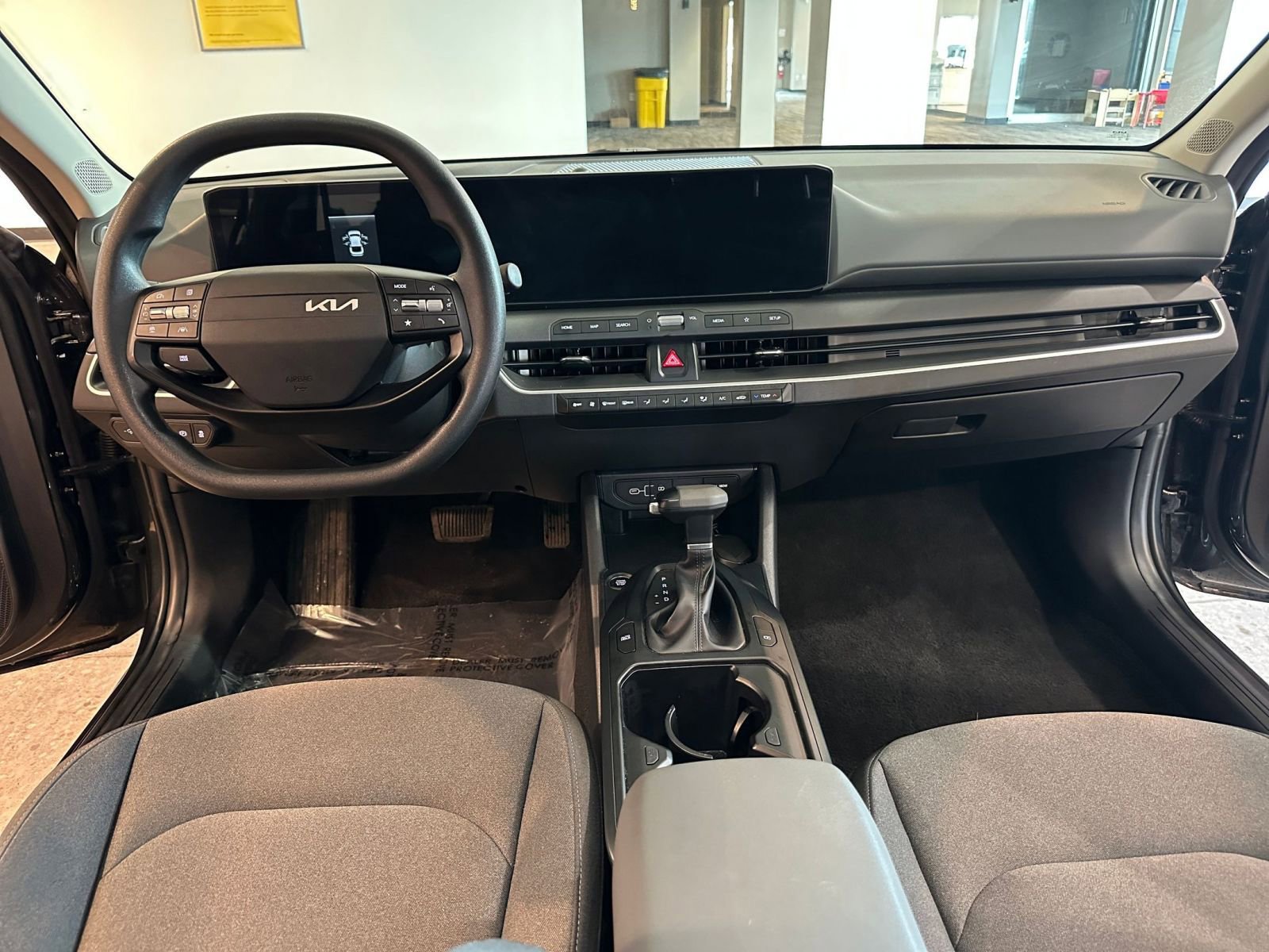 Used 2025 Kia K4 LXS image 32