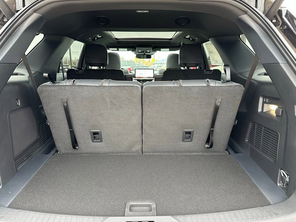 New 2026 Ford Explorer ST-Line w/ ST-Line Street Pack image 9