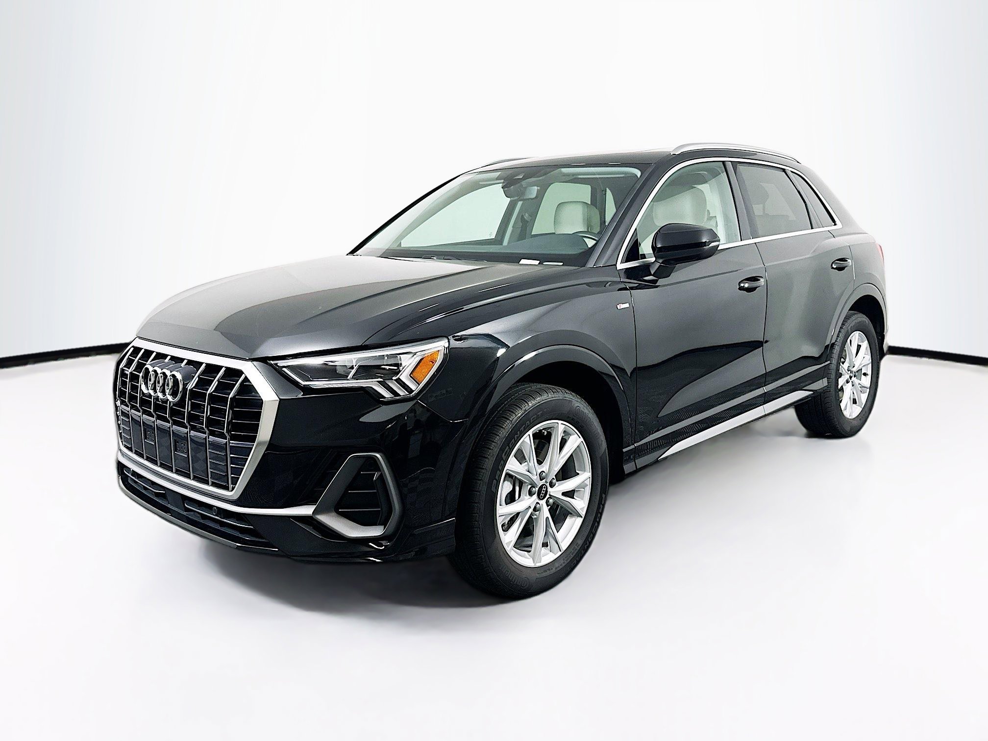 Used 2024 Audi Q3 2.0T Premium Plus w/ Premium Plus Package AWD/4WD image 3