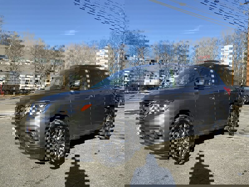 Used 2018 Nissan Pathfinder S image 1