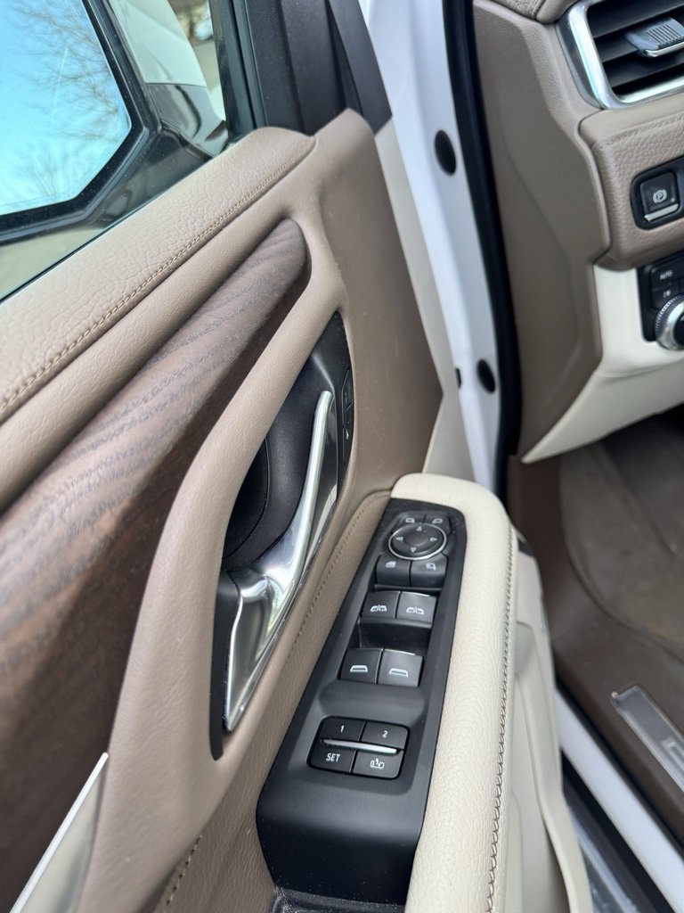 Used 2021 GMC Yukon Denali w/ Denali Premium Package image 11