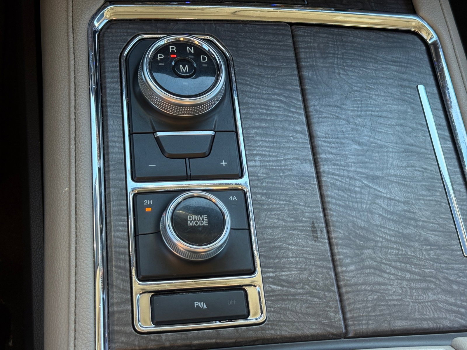 Used 2019 Ford Expedition Limited image 26