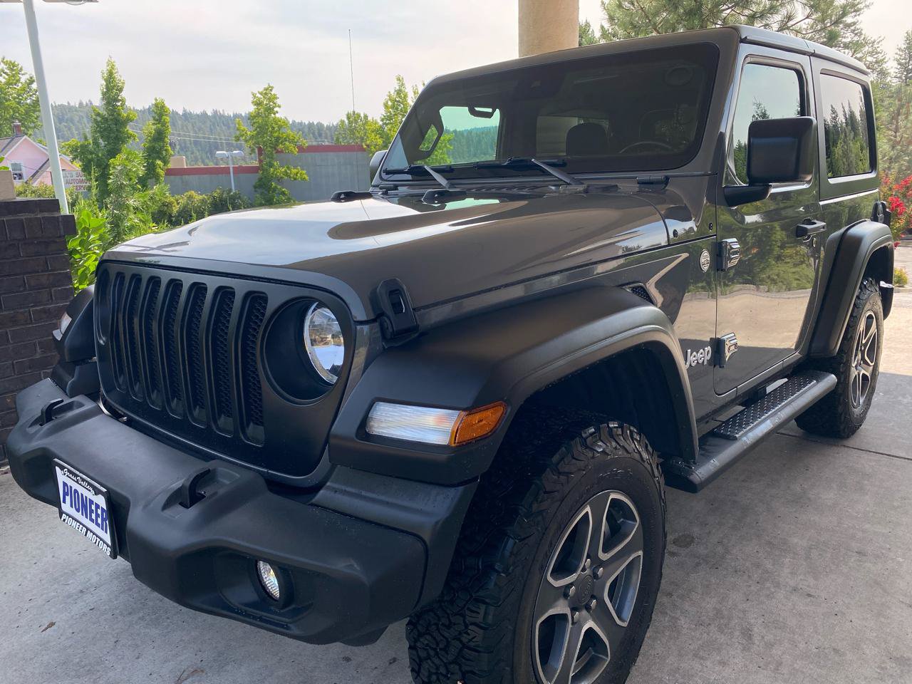 Used 2021 Jeep Wrangler Sport AWD/4WD image 2