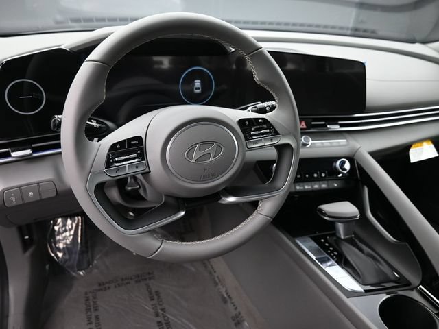 Used 2025 Hyundai Elantra SEL FWD image 17