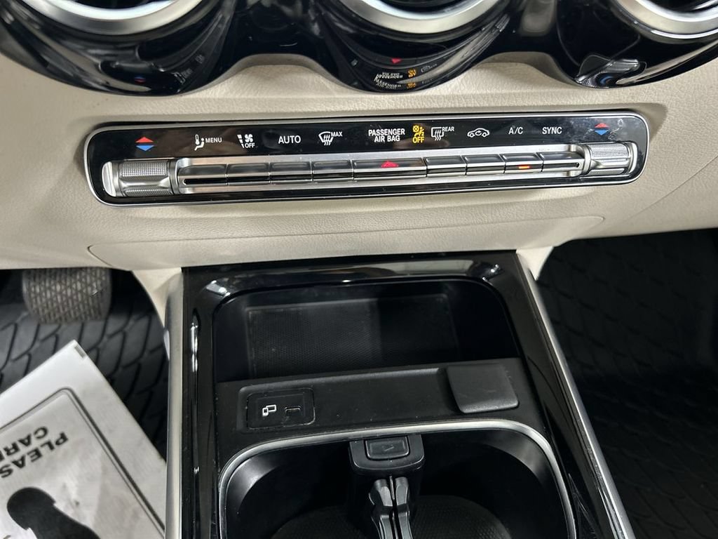 Used 2022 Mercedes-Benz GLB 250 4MATIC image 16