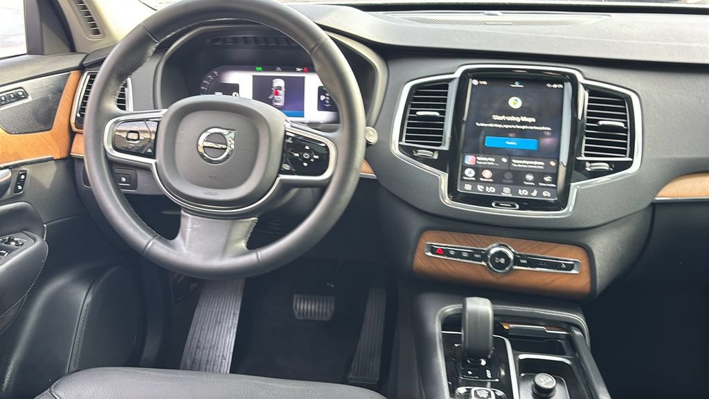 Certified 2025 Volvo XC90 T8 Plus w/ Protection Package AWD/4WD image 7