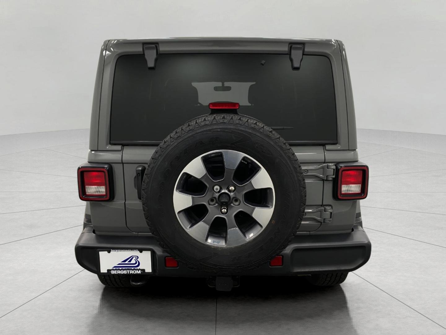 Used 2023 Jeep Wrangler Unlimited Sahara w/ Cold Weather Group AWD/4WD image 6