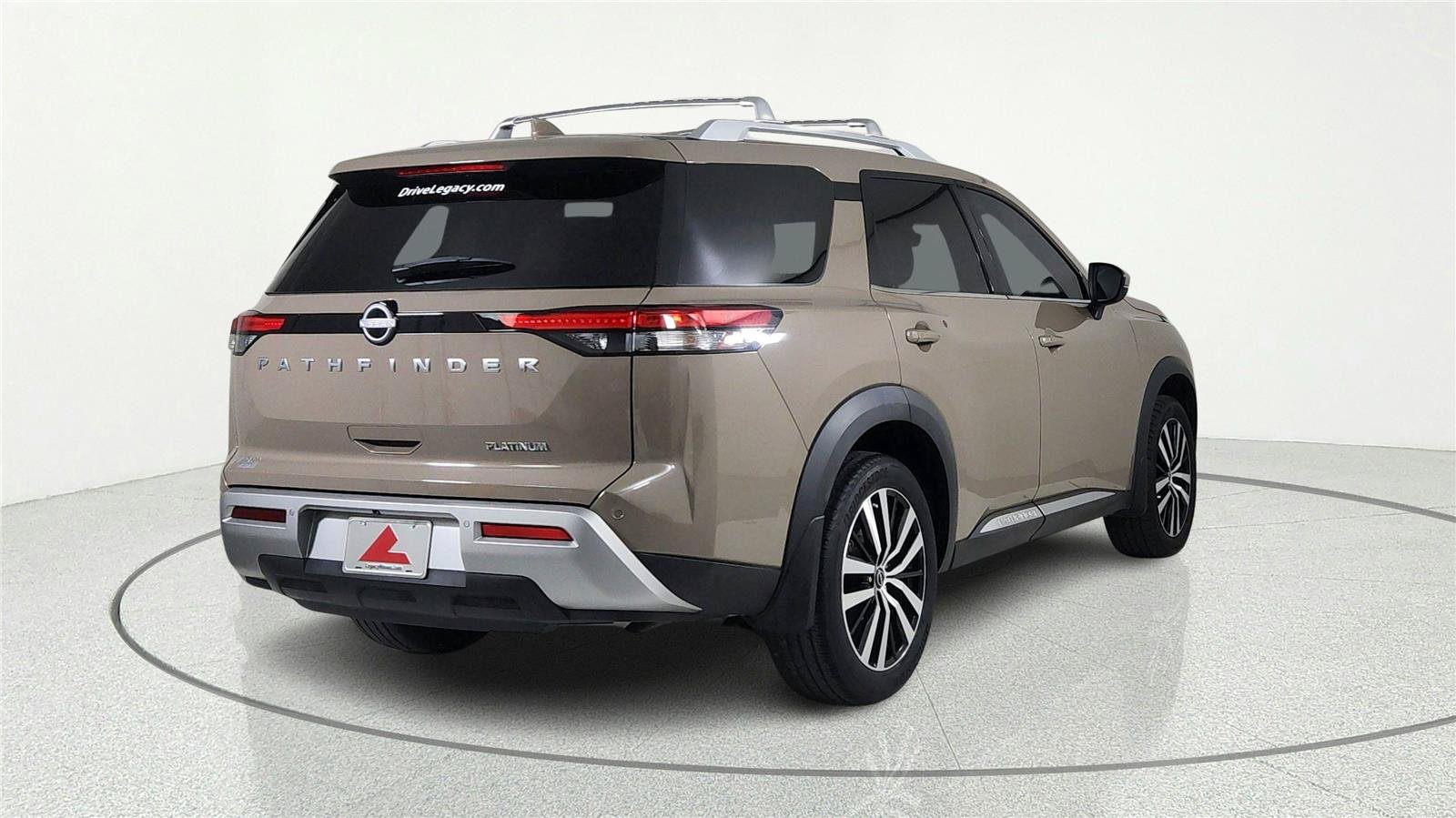 Used 2023 Nissan Pathfinder Platinum w/ Cargo Package FWD image 5