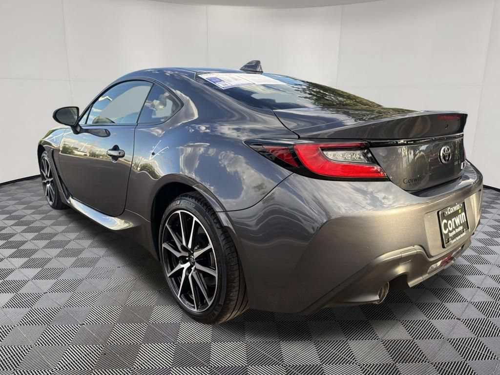 Used 2025 Toyota GR86 RWD image 5