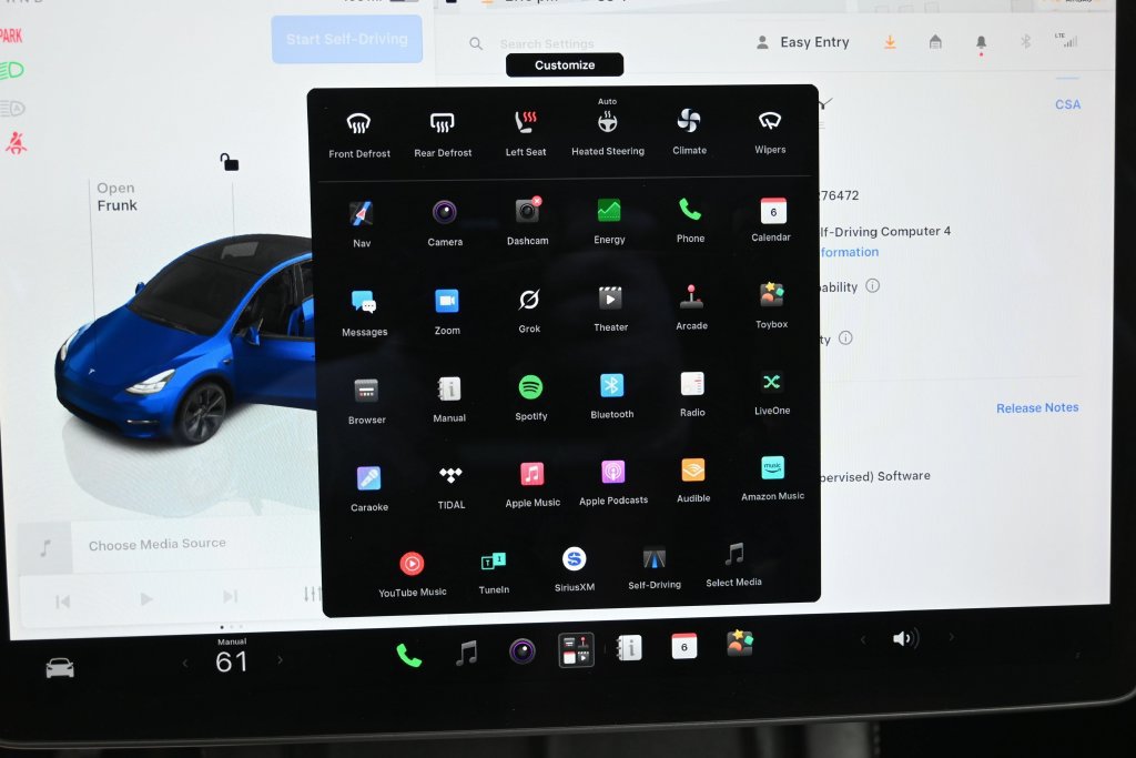 Used 2025 Tesla Model Y Long Range RWD image 29