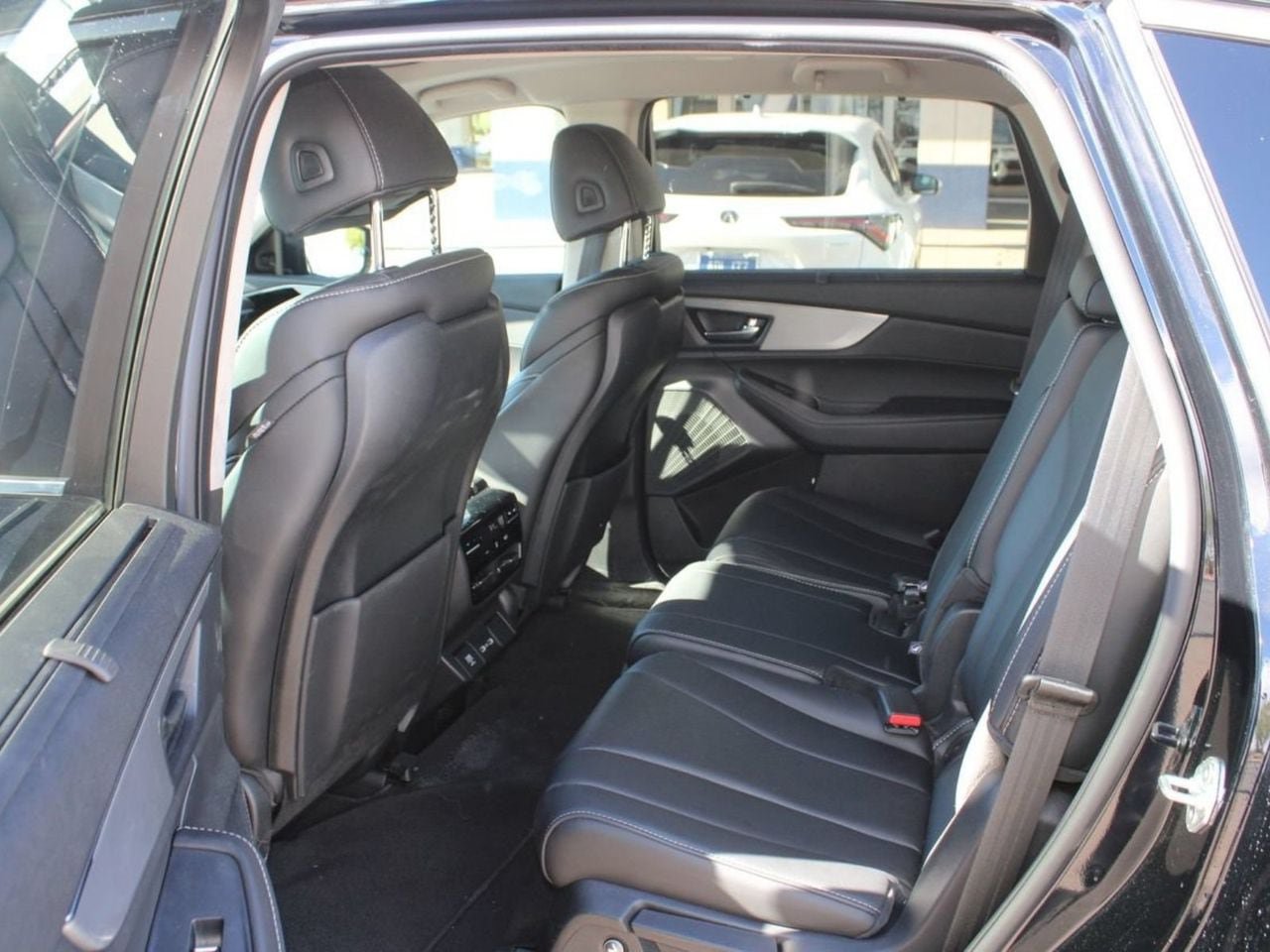 Used 2024 Acura MDX w/ Technology Package FWD image 12