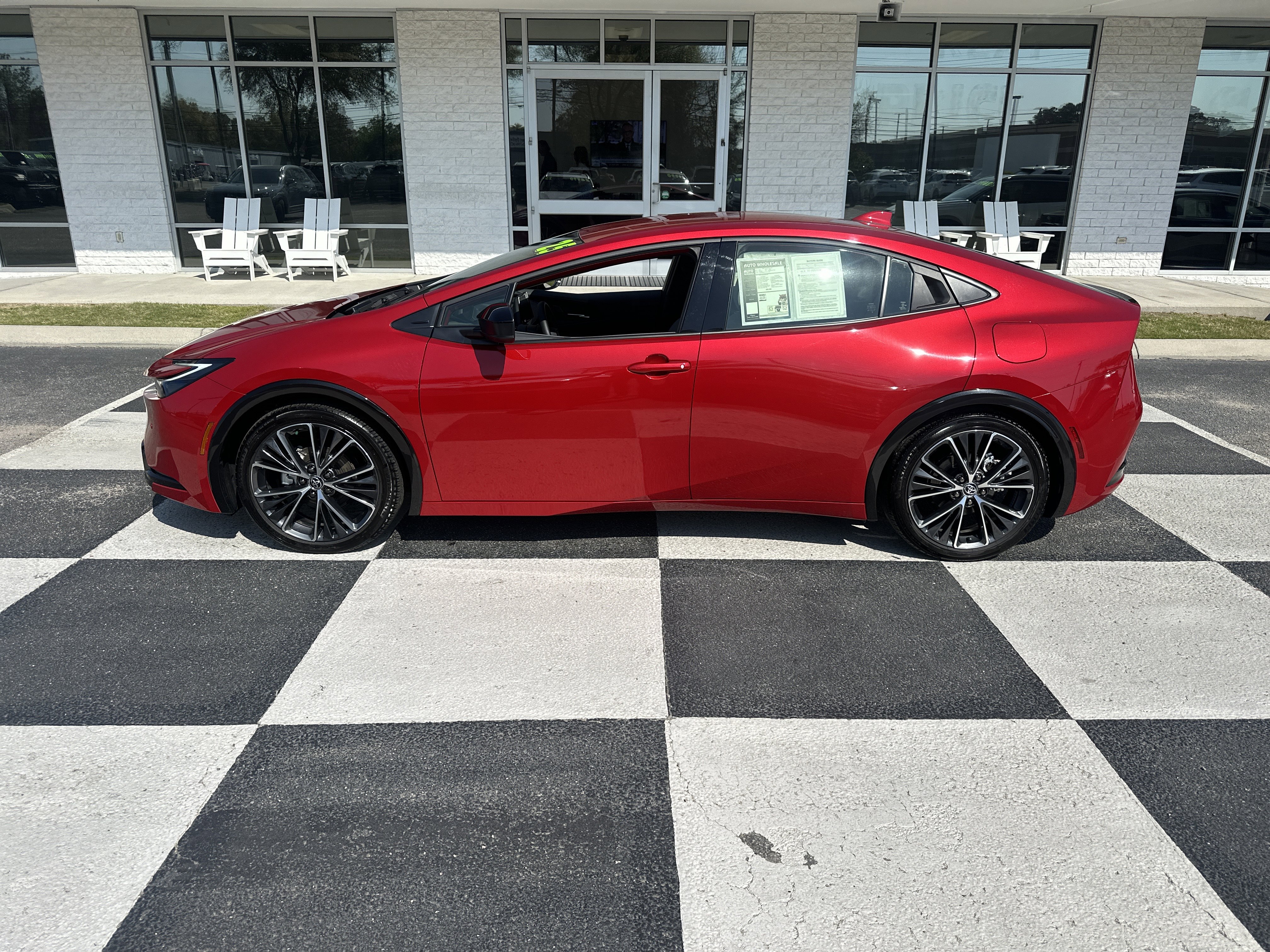 Used 2025 Toyota Prius XLE image 1