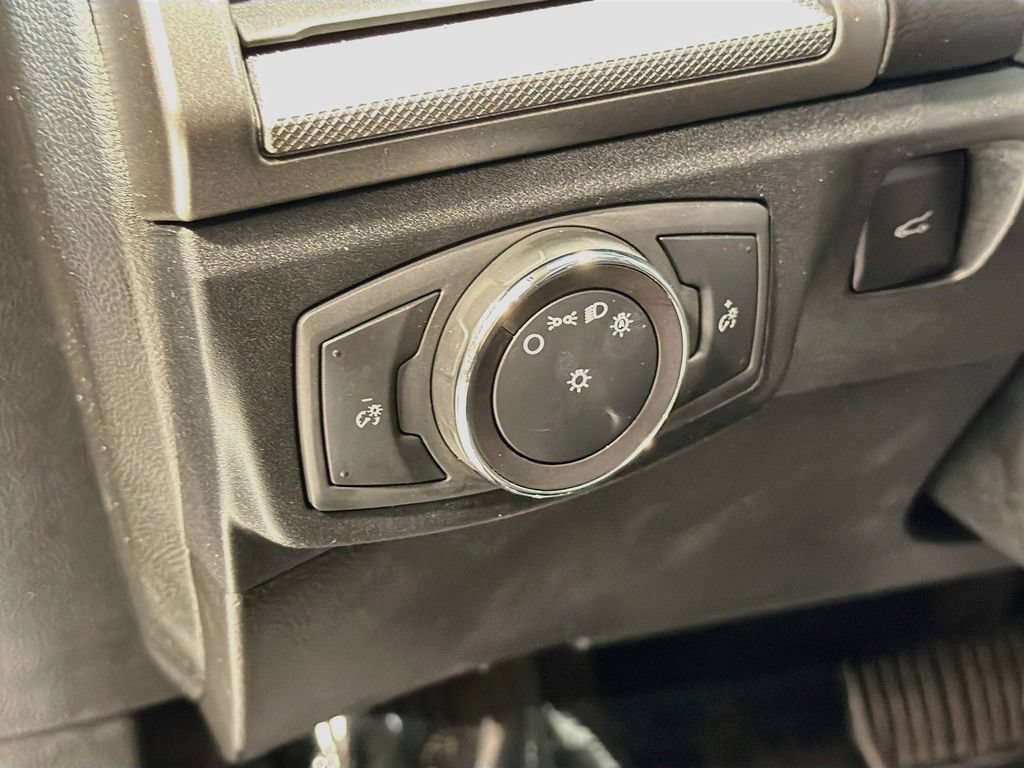 Used 2019 Ford Fusion SE FWD image 12
