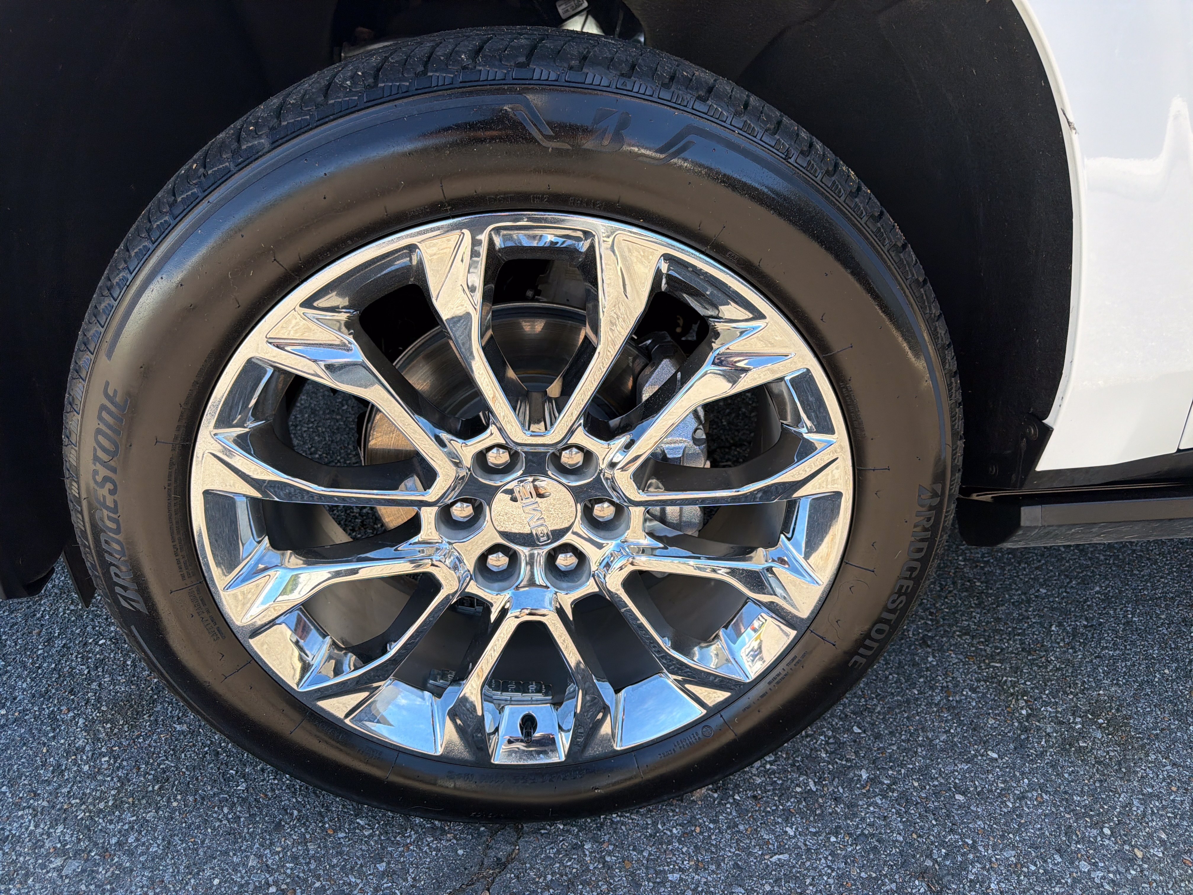 Used 2025 GMC Yukon Denali w/ Sun & Power Step Package AWD/4WD image 16