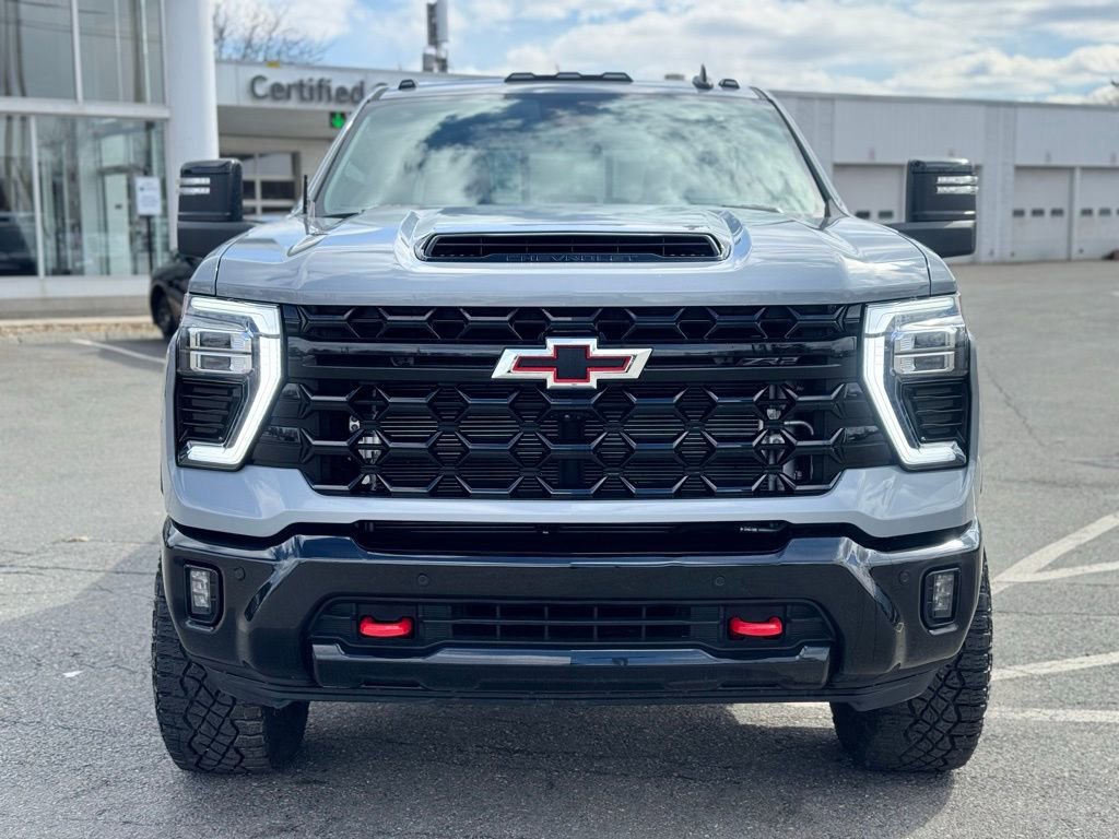 Used 2025 Chevrolet Silverado 2500 ZR2 w/ Technology Package image 9