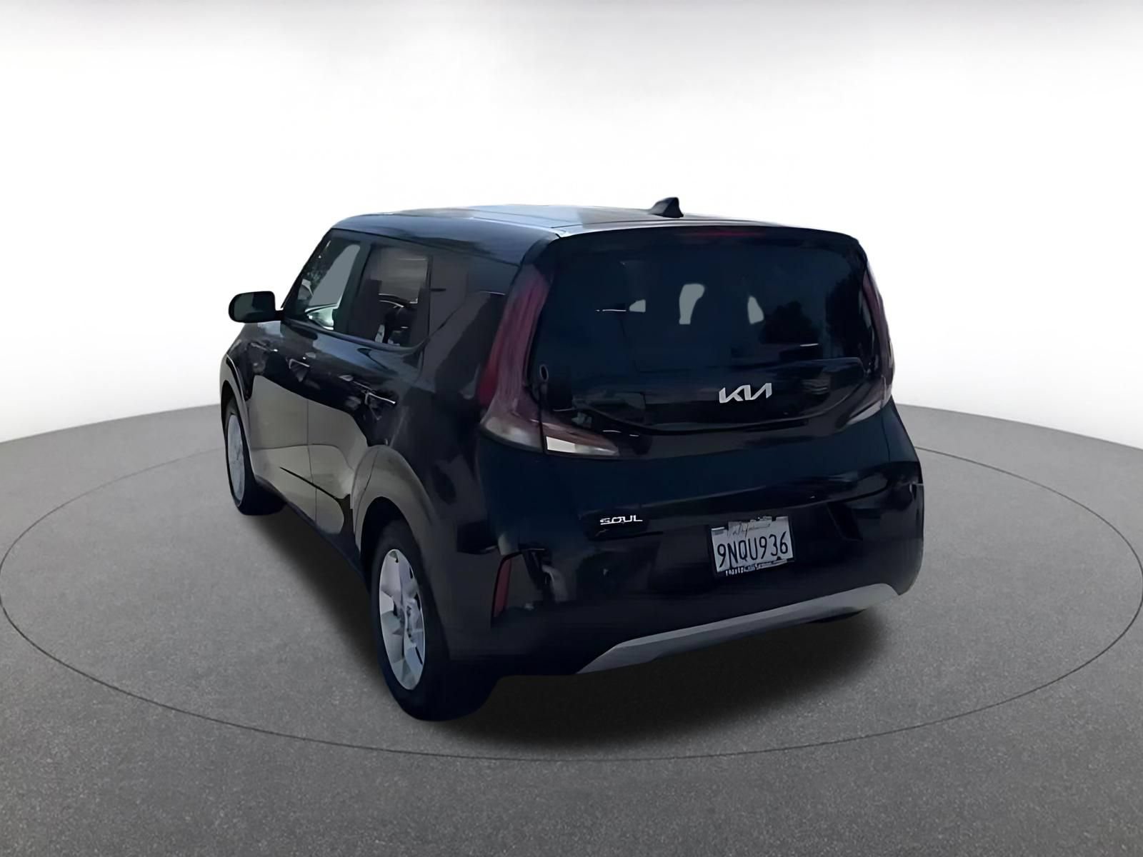 Used 2025 Kia Soul LX w/ LX Technology Package FWD image 10