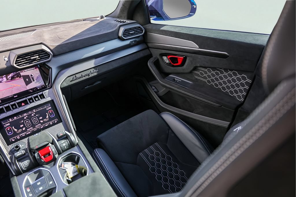 Used 2024 Lamborghini Urus Performante AWD/4WD image 32