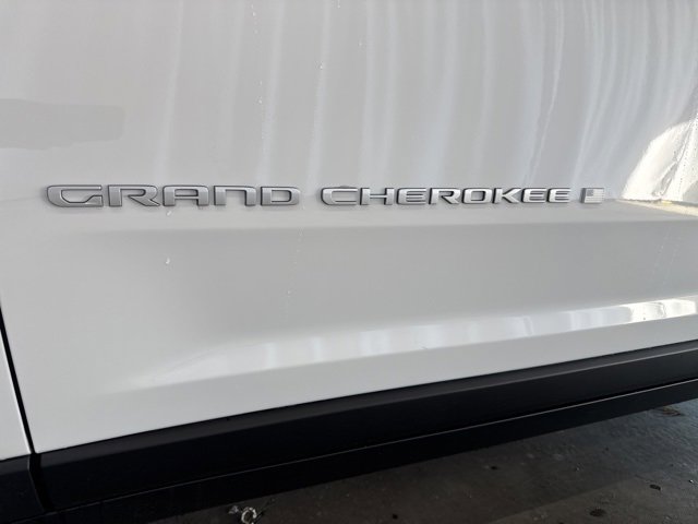 New 2025 Jeep Grand Cherokee Limited w/ Luxury Tech Group II image 44