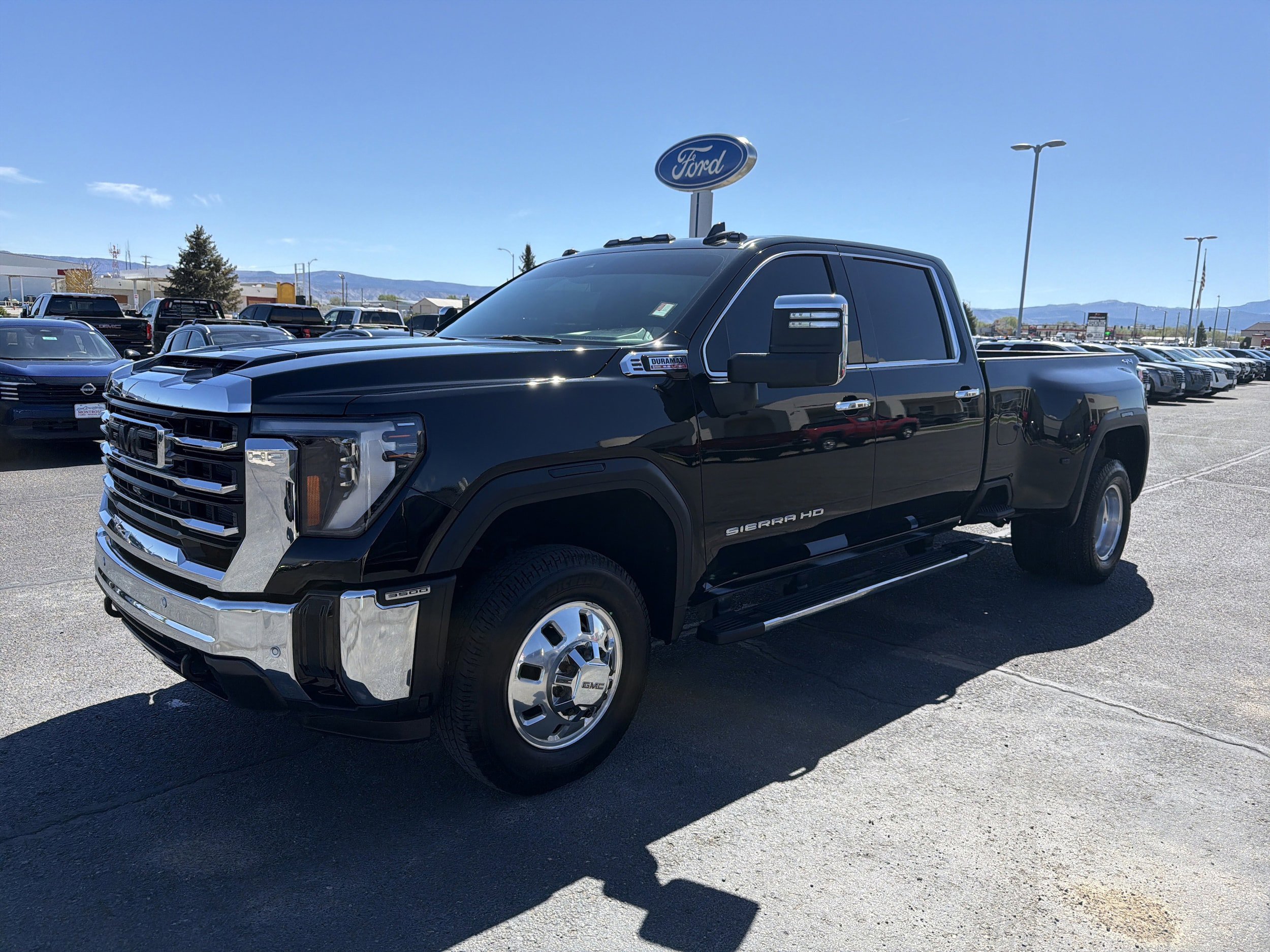 Used 2025 GMC Sierra 3500 SLT w/ SLT Convenience Package AWD/4WD image 3