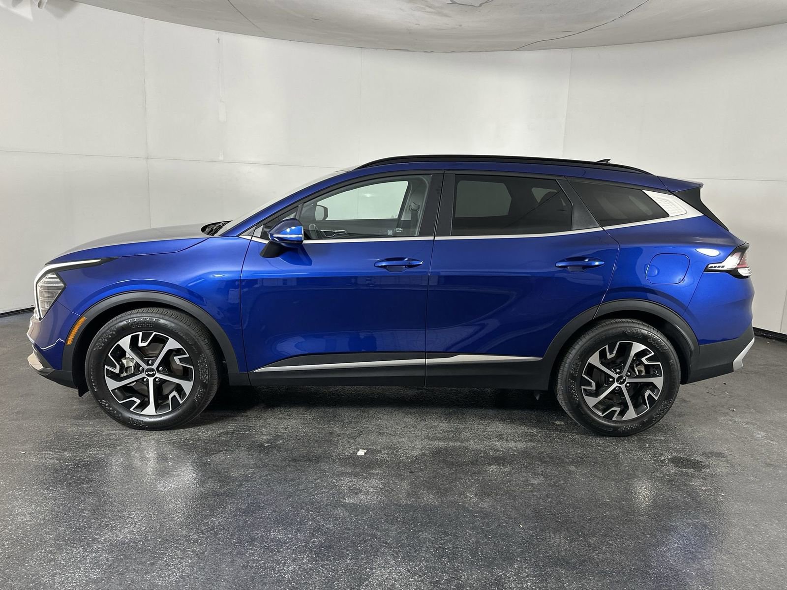 Used 2025 Kia Sportage EX w/ Premium Package image 8