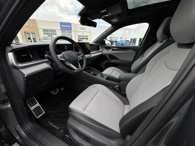New 2026 Volkswagen Tiguan SE R-Line FWD image 10