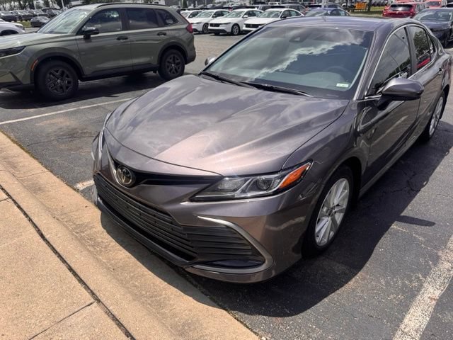 Used 2022 Toyota Camry LE w/ Carpet Mat Package (TMS) FWD image 11