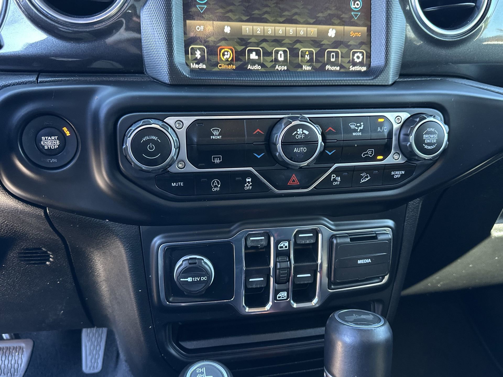 Used 2020 Jeep Wrangler Unlimited Sahara image 28