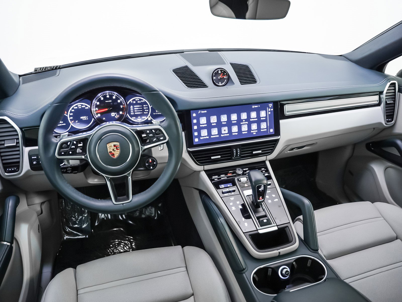 Used 2023 Porsche Cayenne Platinum Edition image 19