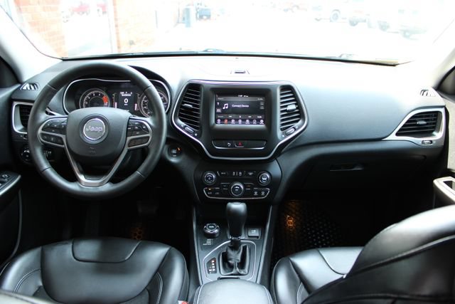 Used 2019 Jeep Cherokee Latitude Plus w/ Cold Weather Group AWD/4WD image 40