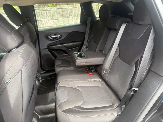 Used 2015 Jeep Cherokee Latitude w/ Cold Weather Group FWD image 16