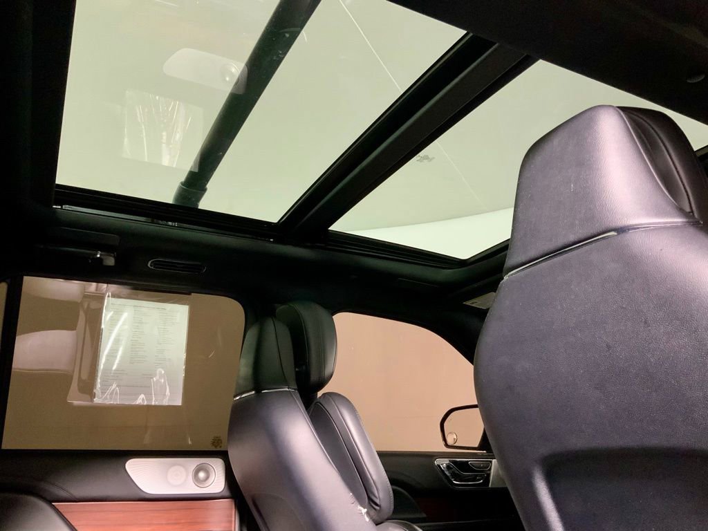 Used 2022 Lincoln Navigator Reserve image 4