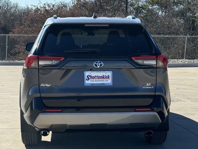 Used 2024 Toyota RAV4 SE image 5