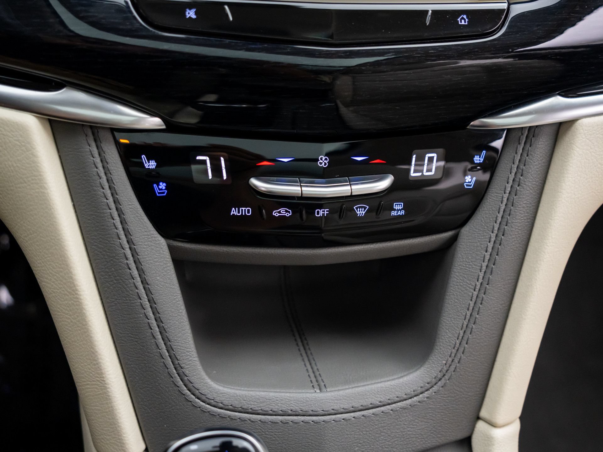 Used 2025 Cadillac XT6 Premium Luxury w/ Technology Package AWD/4WD image 27