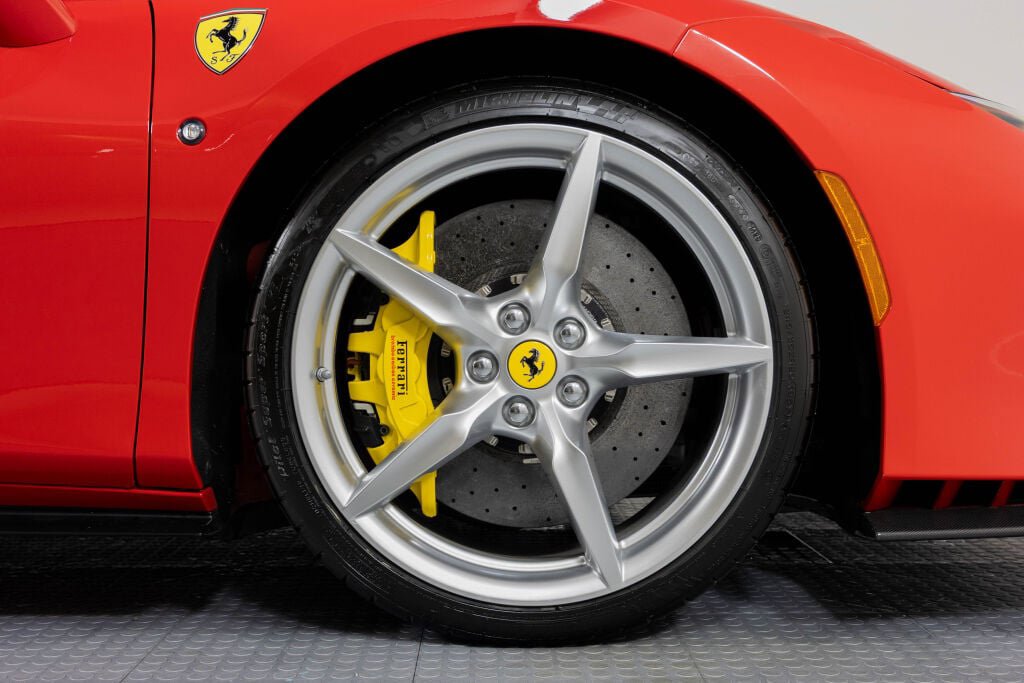 Certified 2021 Ferrari F8 Tributo RWD image 17